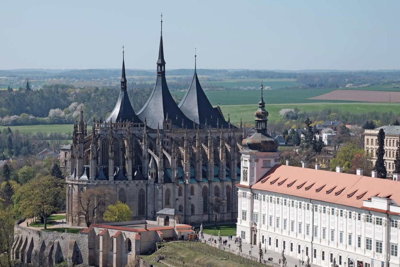 Hotel Opat Kutna Hora Luaran gambar