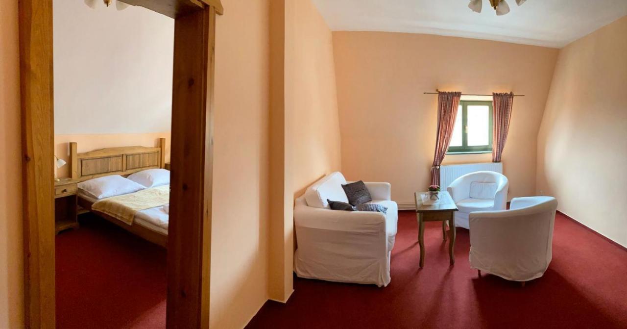Hotel Opat Kutna Hora Luaran gambar