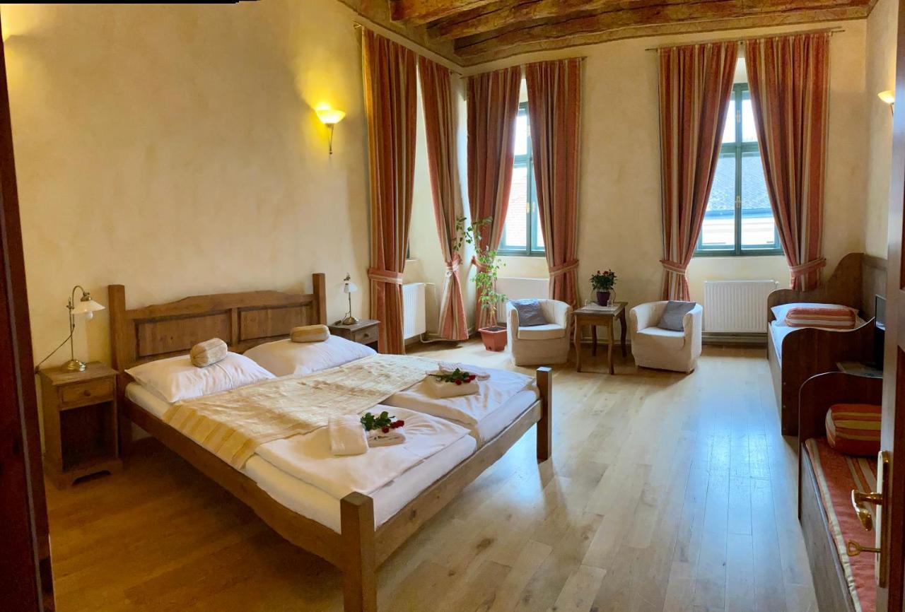 Hotel Opat Kutna Hora Luaran gambar